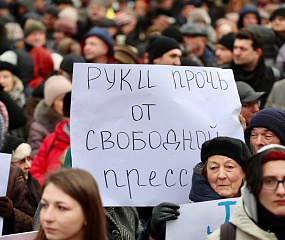 Санду назвала блокировку СМИ в Молдове «защитой демократии»