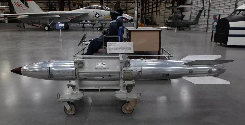 США совершенствуют свой ядерный арсенал: «чертова дюжина» в семействе термоядерных бомб B61
