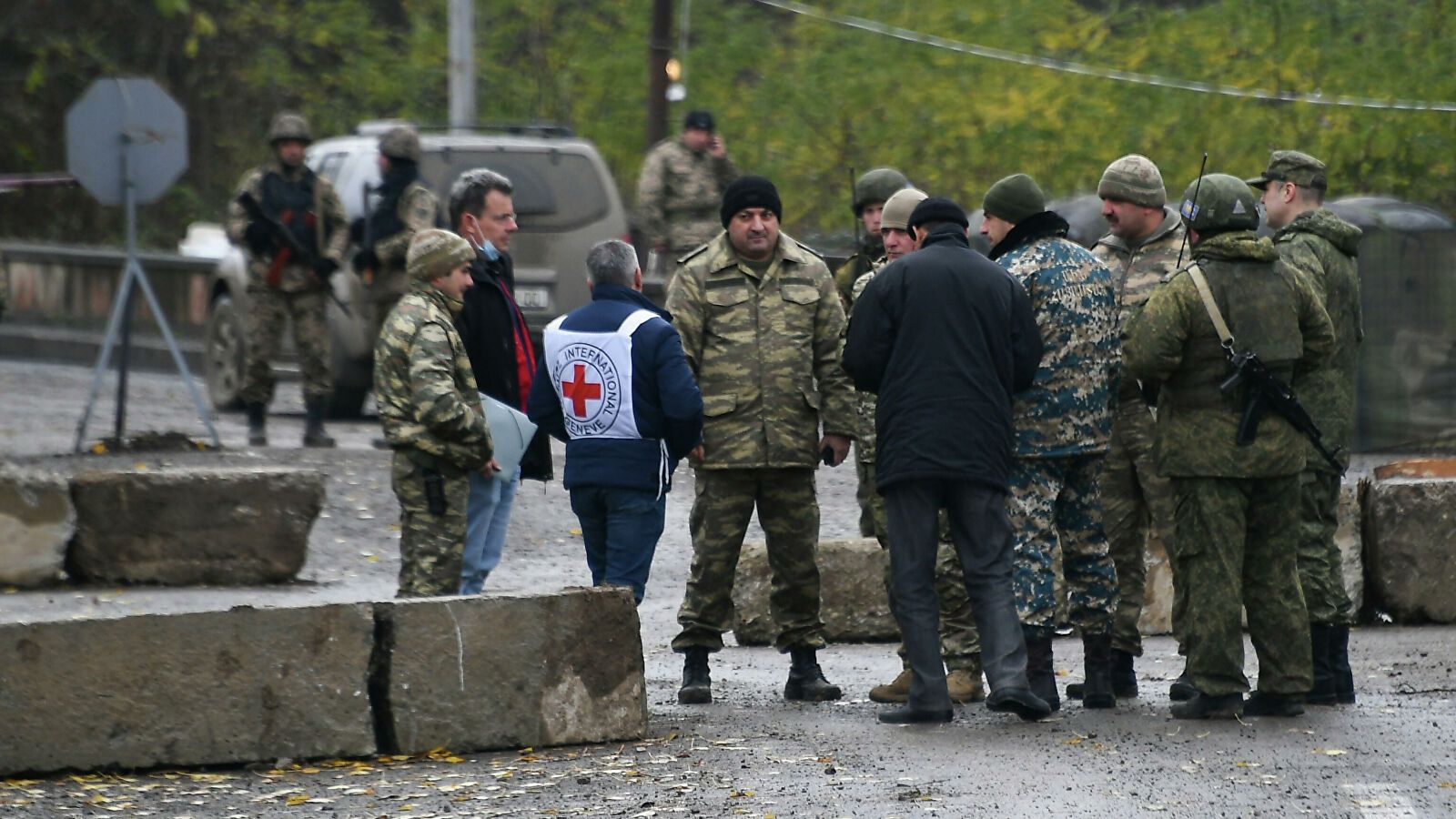 Пашинян поблагодарил Путина за возвращение армянских военнослужащих