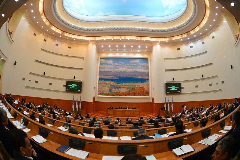 В Узбекистане увеличили полномочия президента, изменив Конституцию