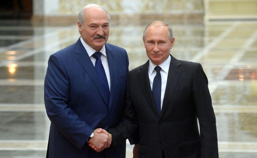 Лукашенко и Путин поздравили друг друга с Днем единения народов Беларуси и России