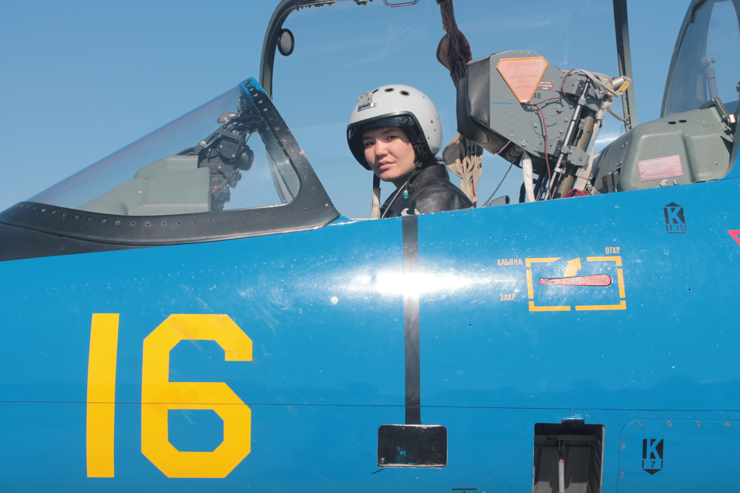 Первая женщина-летчик ВВС Казахстана совершила самостоятельный полет
