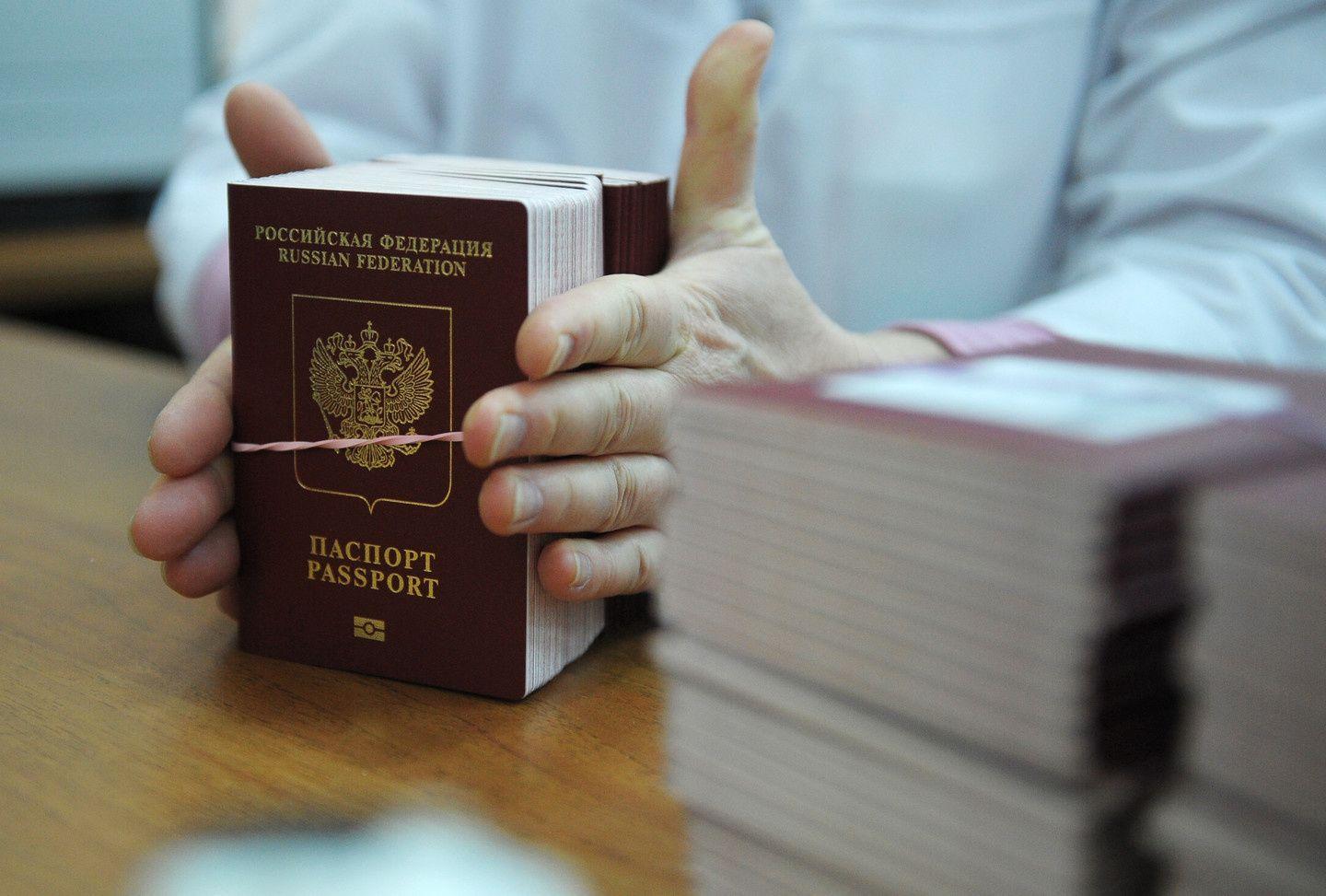 СМИ: Россия упростит выдачу гражданства белорусам и украинцам