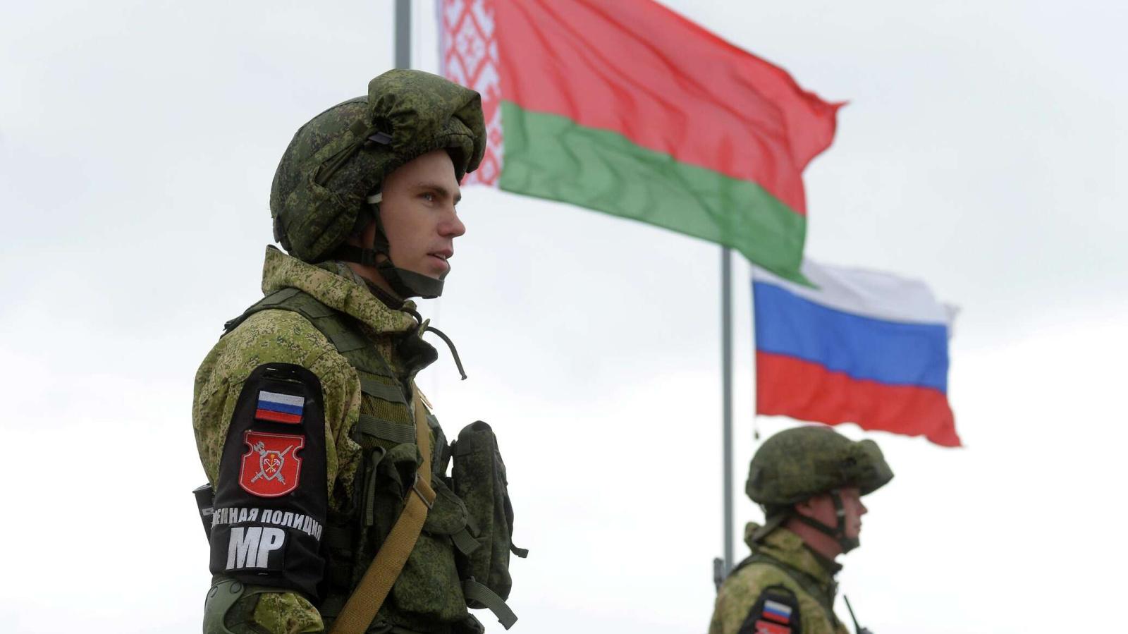Запад на Украине ведет прокси-войну против Беларуси и России – военный эксперт