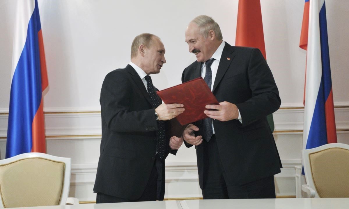 Песков оценил вероятность подписания союзных программ на встрече Путина и Лукашенко