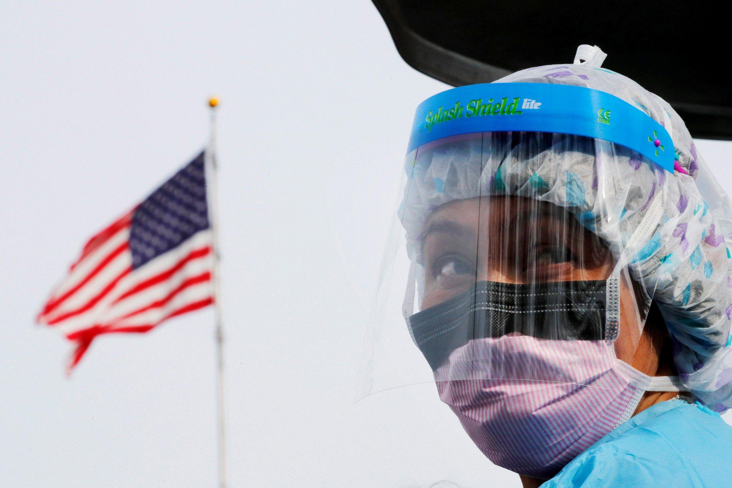 США не сумели стать мировым лидером в борьбе с коронавирусом – американский экономист