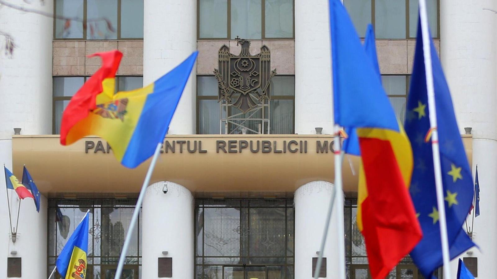 Захарова отреагировала на планы Молдовы поддержать санкции против России