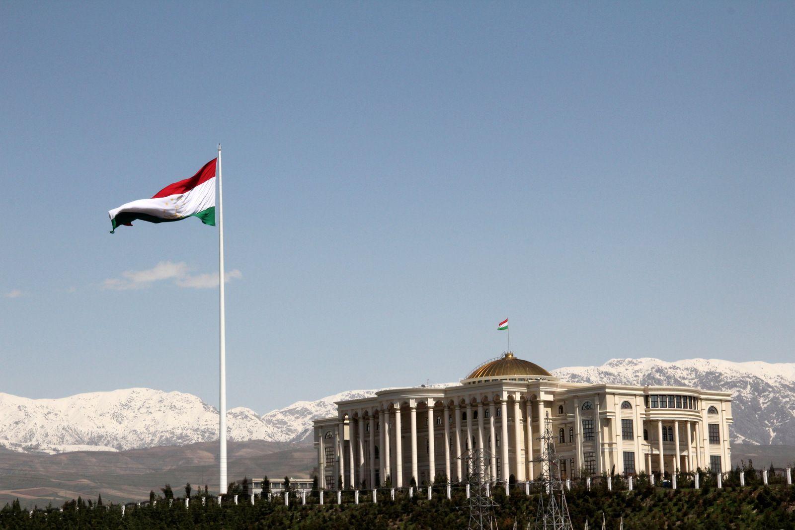Таджикский язык провозглашён государственным языком Таджикской ССР
