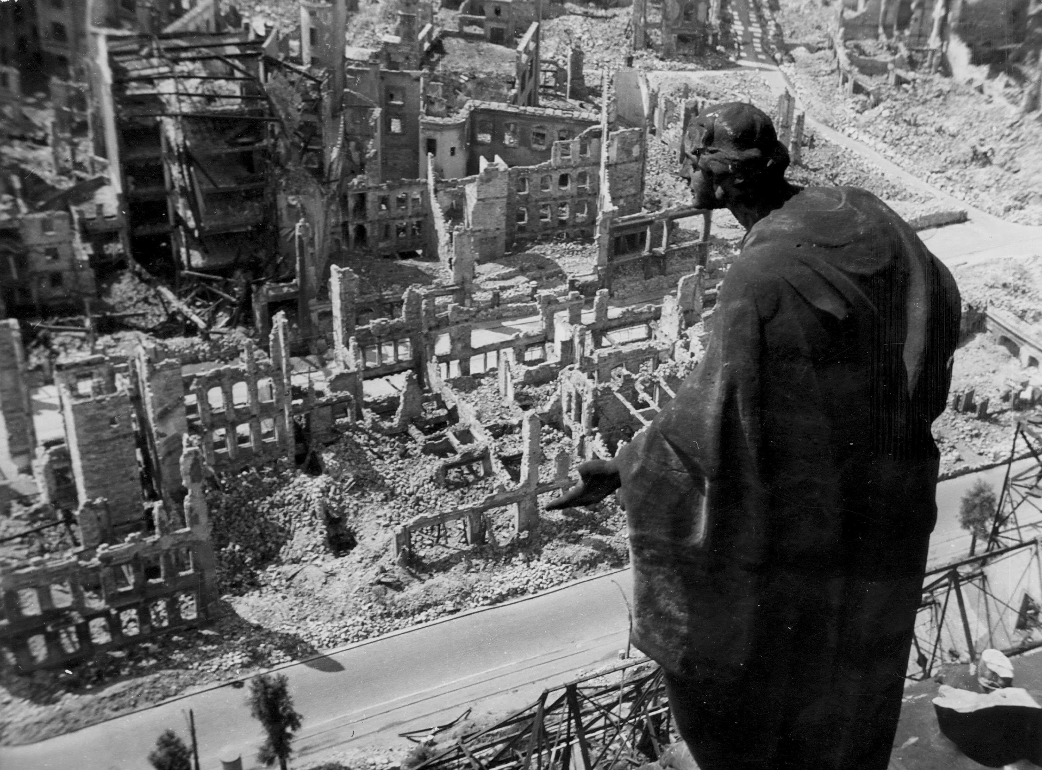Красноармейцы спасли «Сикстинскую Мадонну» из-под завалов Дрездена. Как это было?