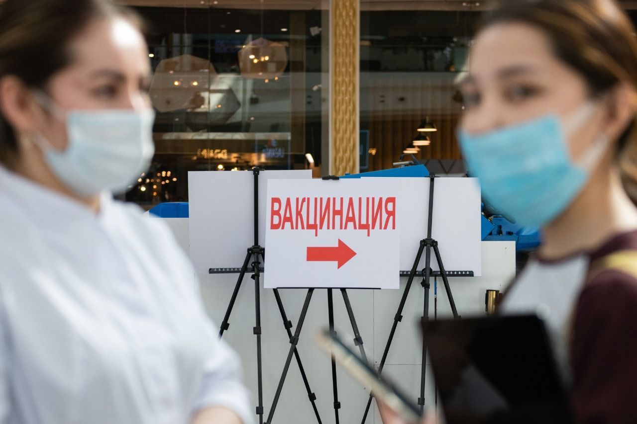 Минздрав Казахстана призвал вакцинироваться из-за омикрон-штамма