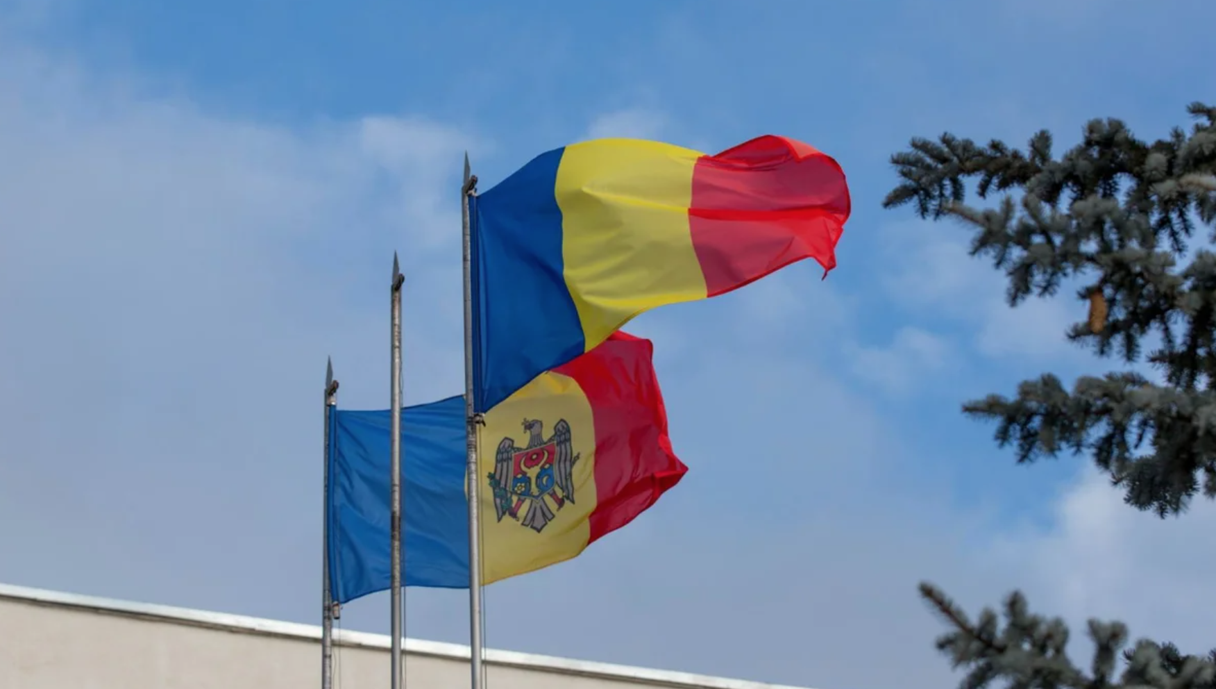 Президент Румынии попросил Зеленского признать молдавский язык «несуществующим»