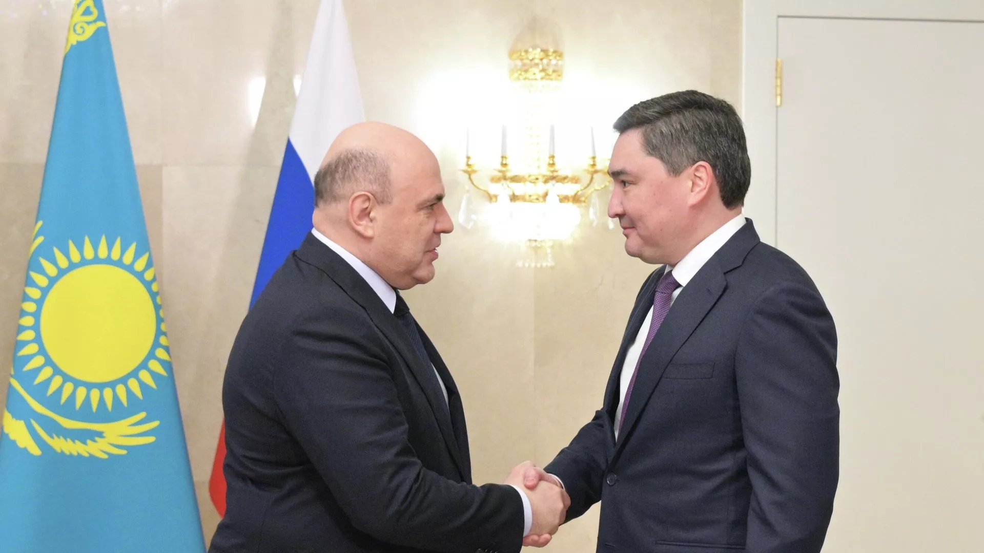 Россия и Казахстан реализуют 135 проектов на $26,5 млрд - Мишустин