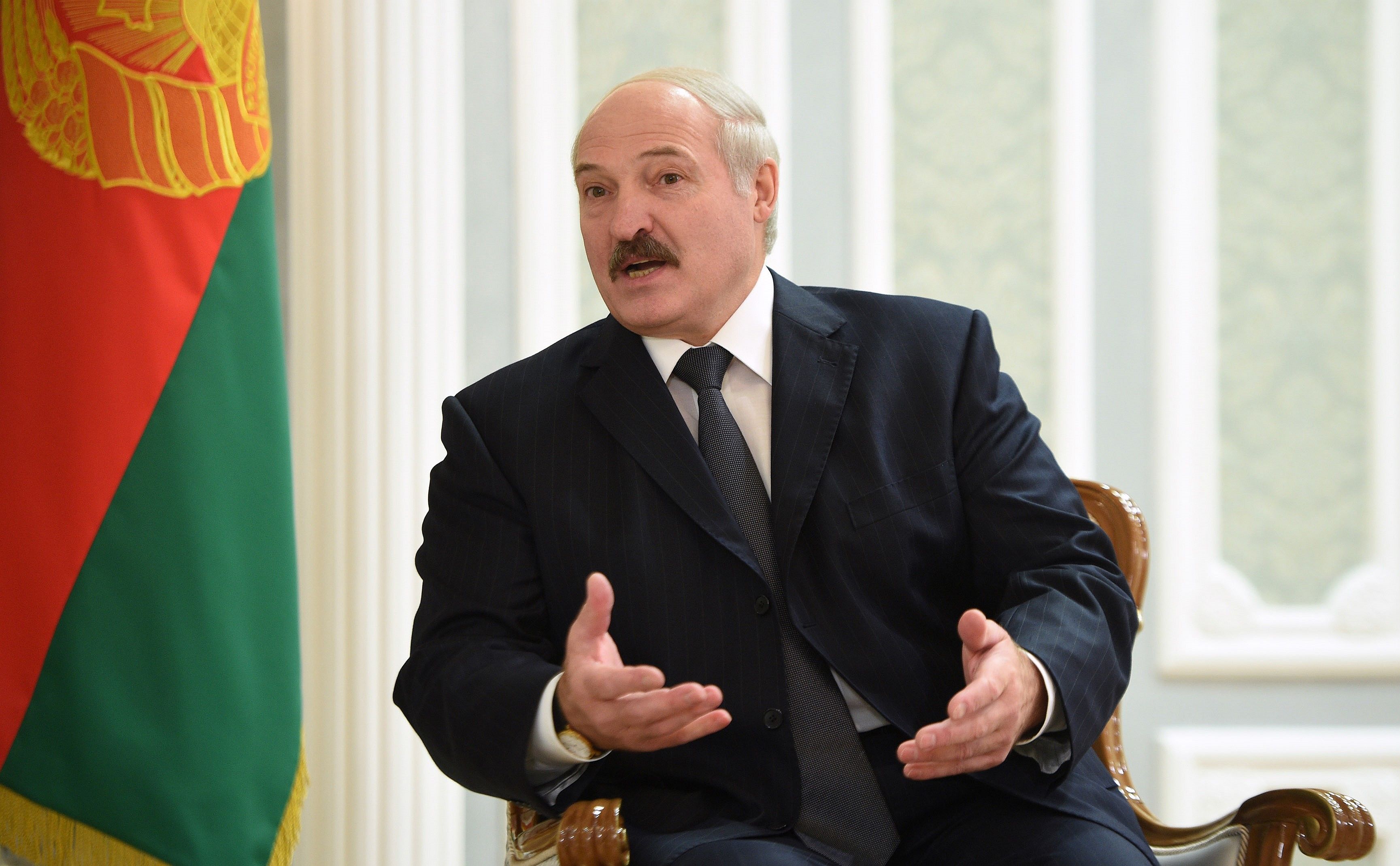 Лукашенко сообщил, кто может отстранить его от власти