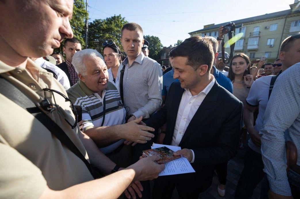 Партия Зеленского лидирует в украинских предвыборных рейтингах