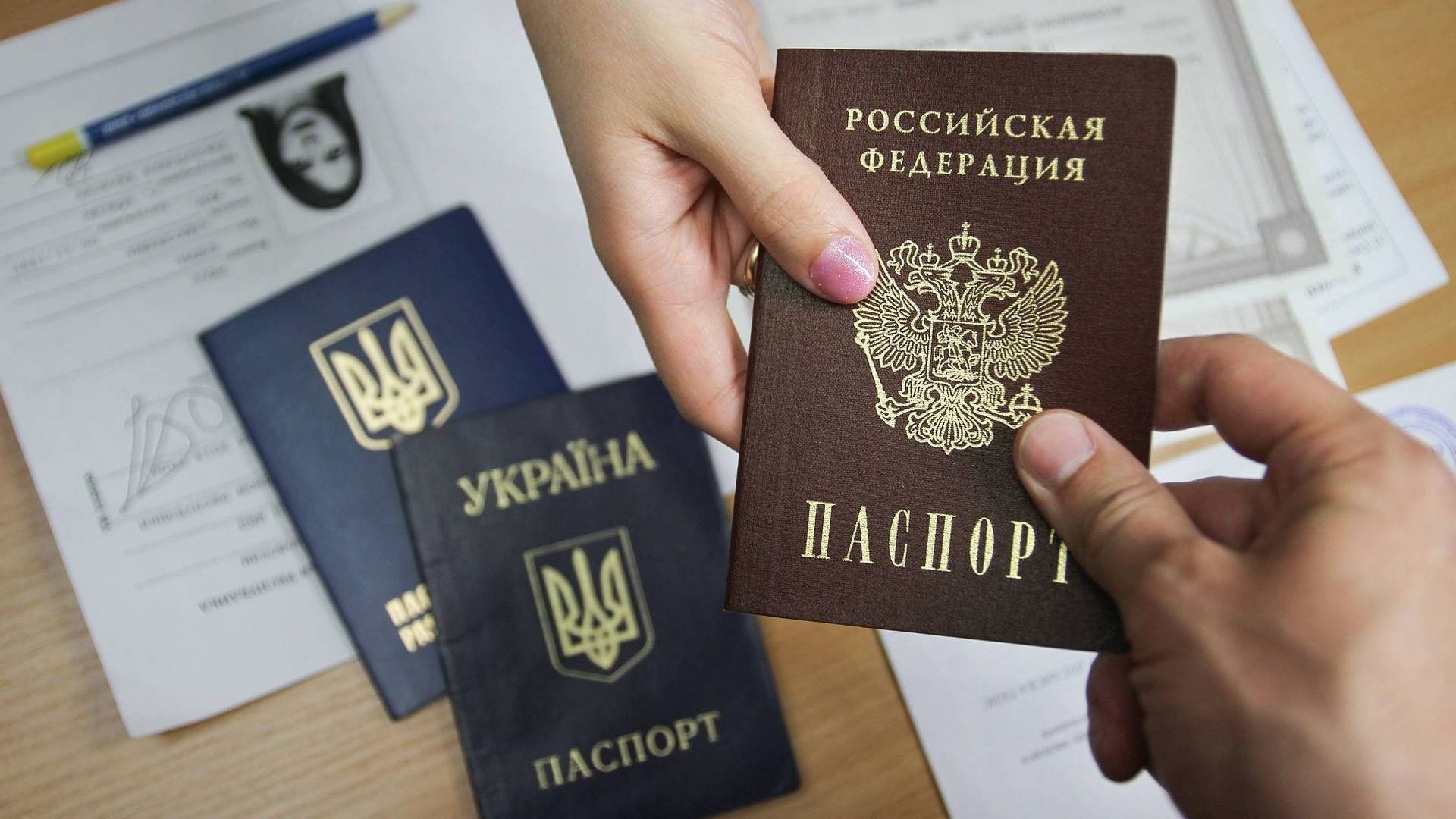 Жители Херсона и Запорожья смогут получить российское гражданство в упрощенном порядке