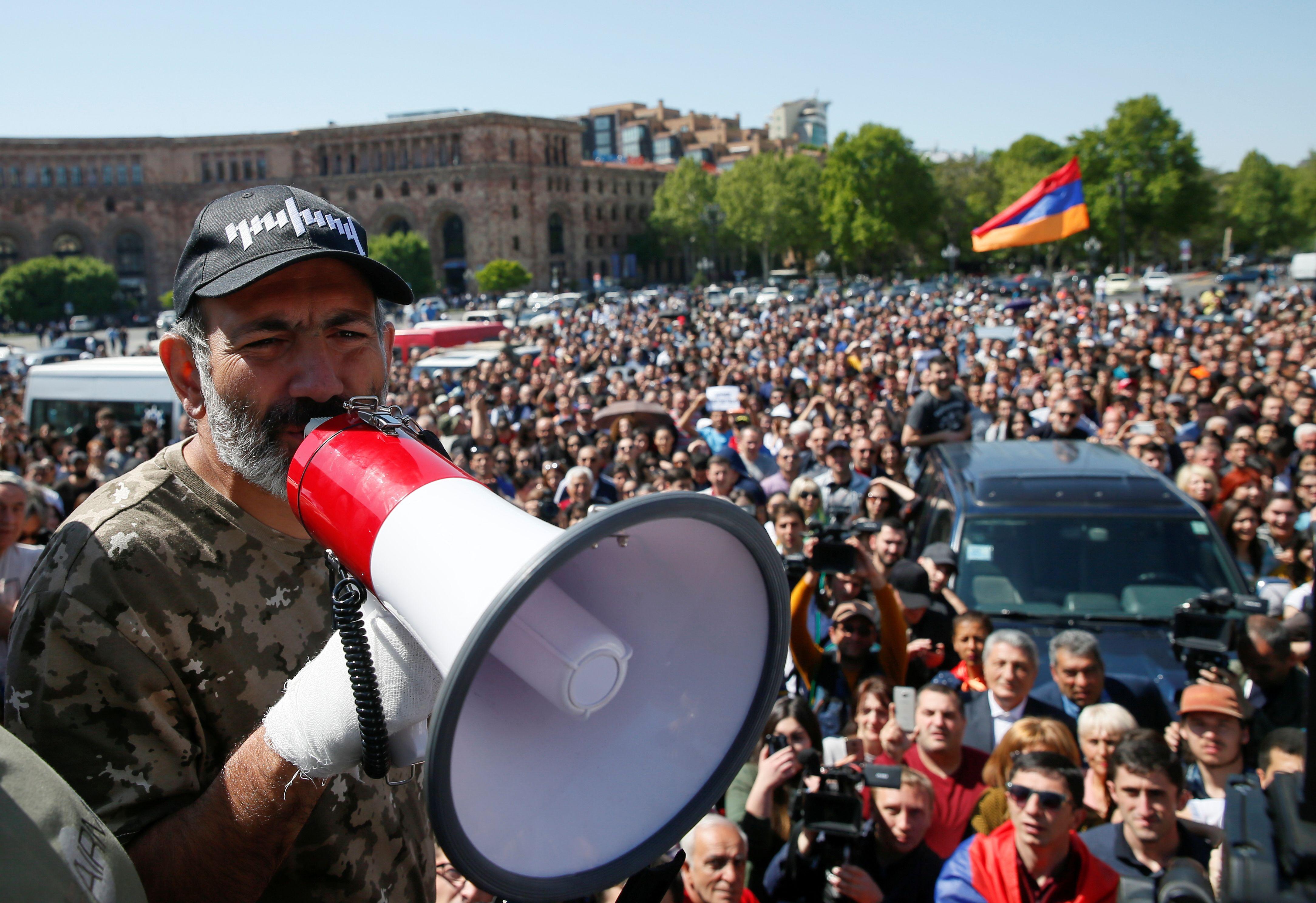 Ситуацией в Армении могут воспользоваться внешние силы – армянский эксперт