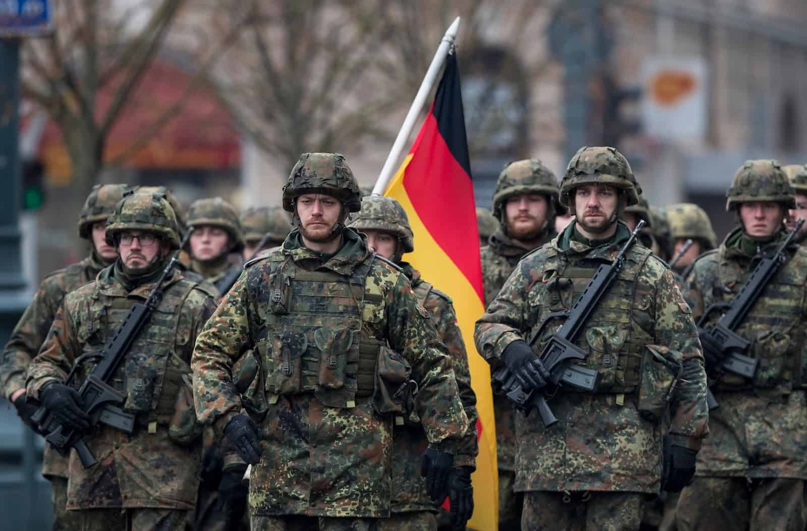 Германия перебросит два танковых батальона в Литву