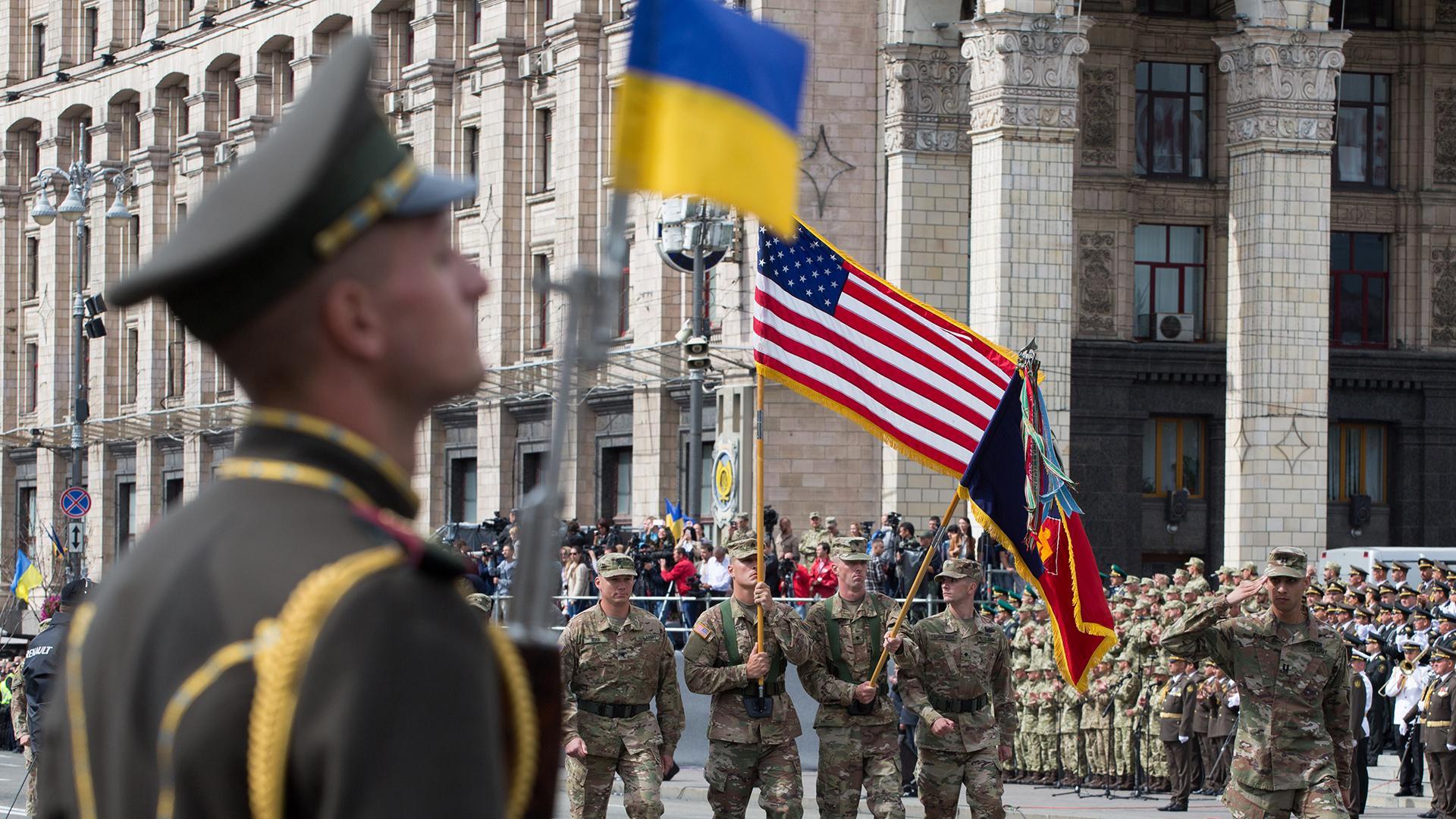 СМИ: Трамп заморозил военную помощь Украине