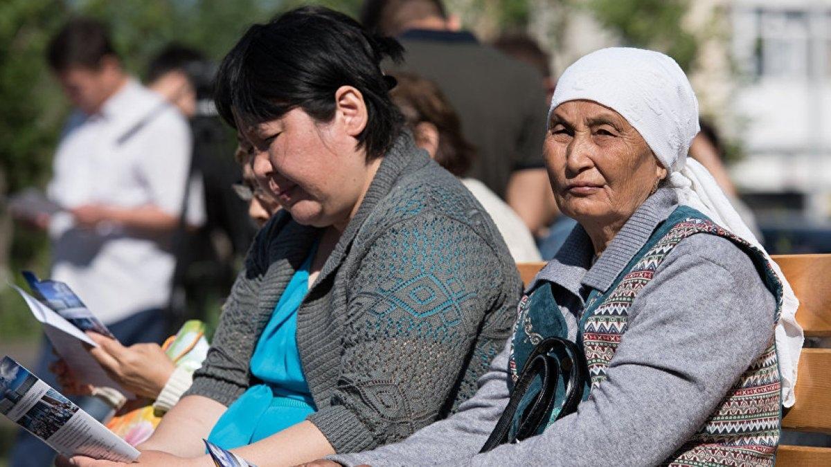 В Казахстане поставят на паузу рост пенсионного возраста для женщин