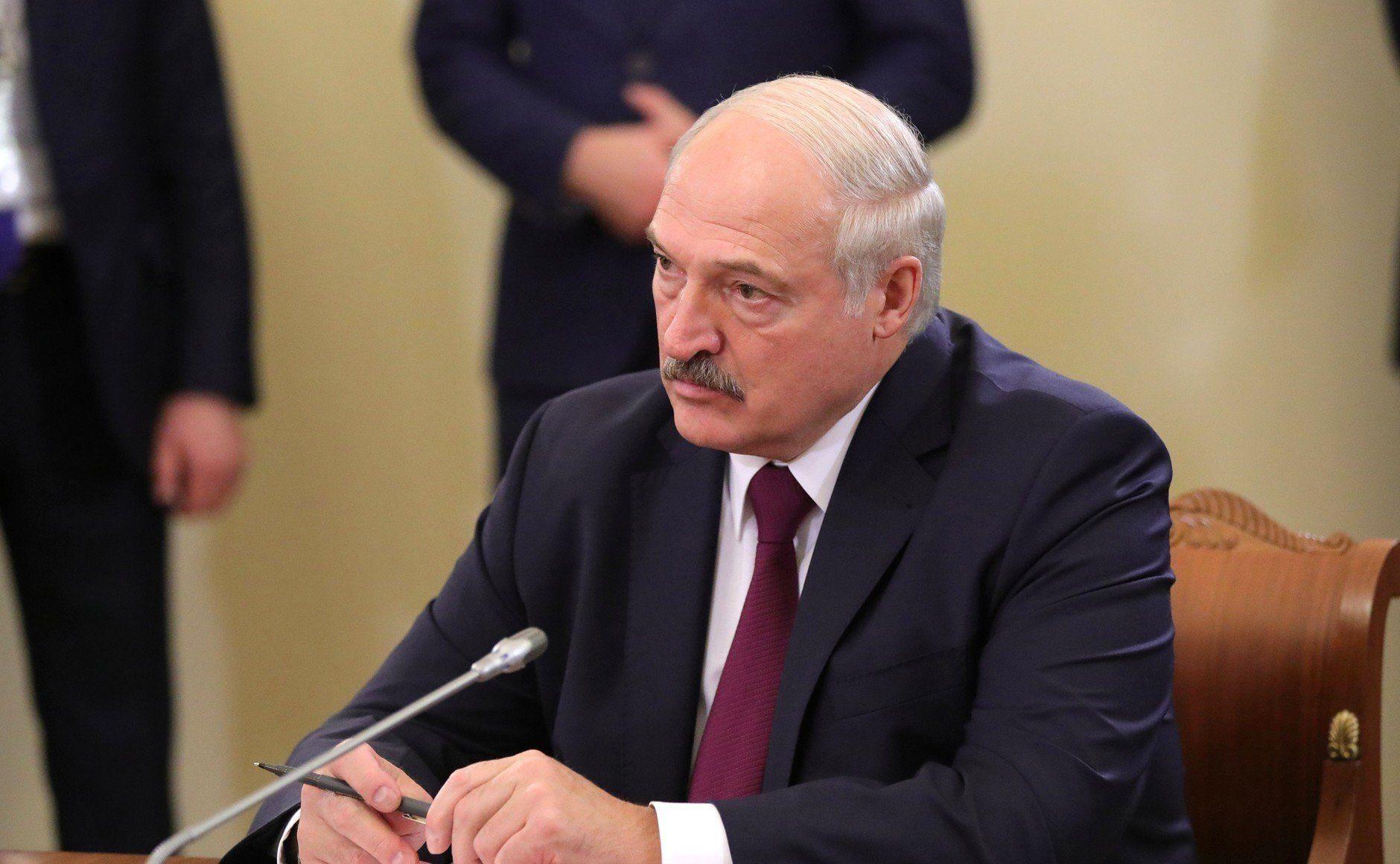 Лукашенко: Автухович ввозил оружие тоннами через Украину