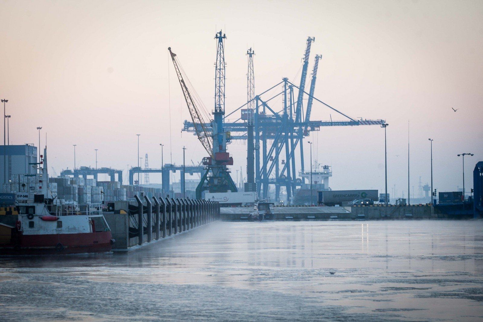 Белорусская нефтяная компания приостановила экспорт через порты Литвы