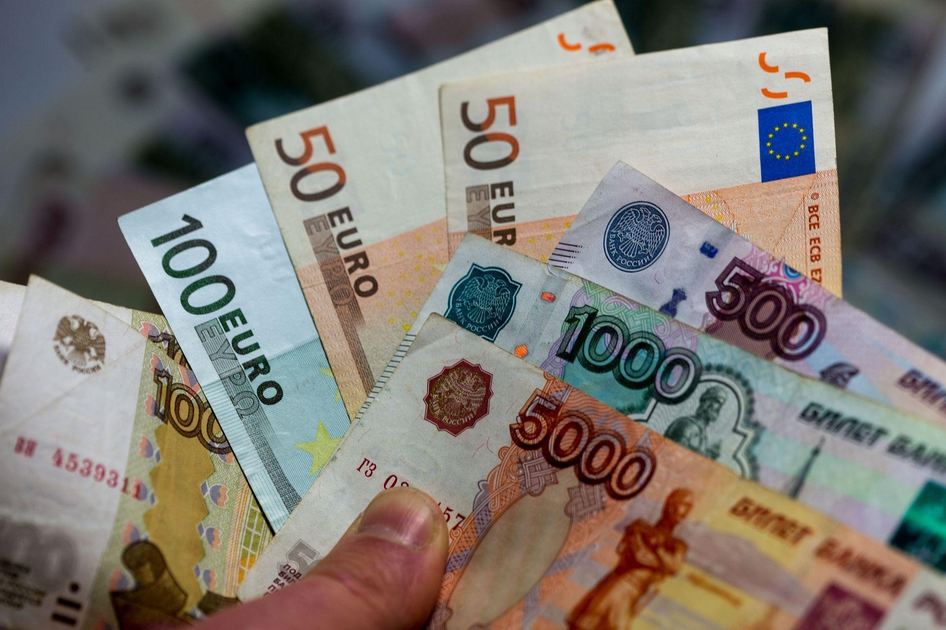 Россия и Евросоюз переводят торговлю в национальные валюты