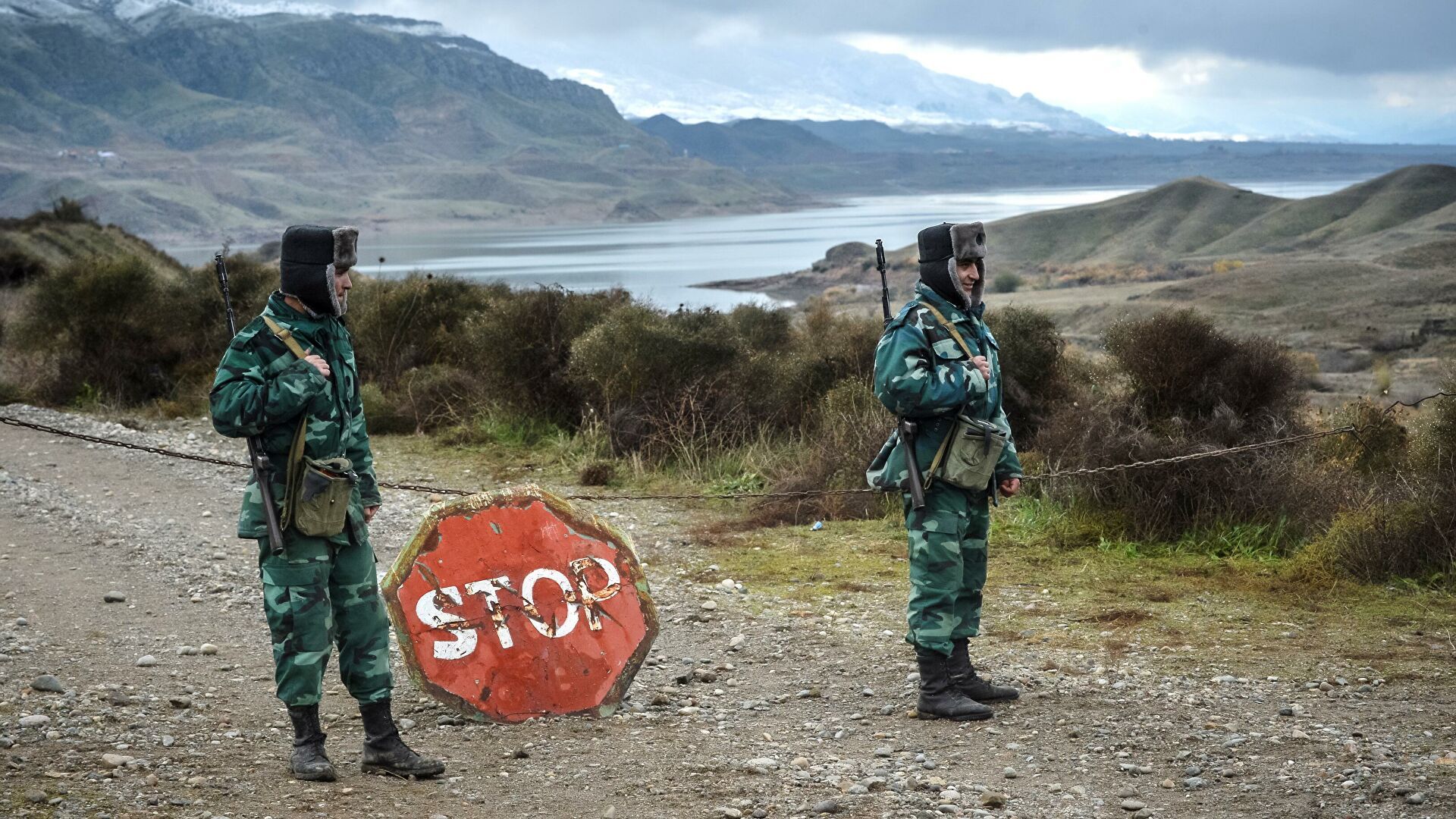 Омбудсмен Армении предложил создать зону безопасности на границе с Азербайджаном