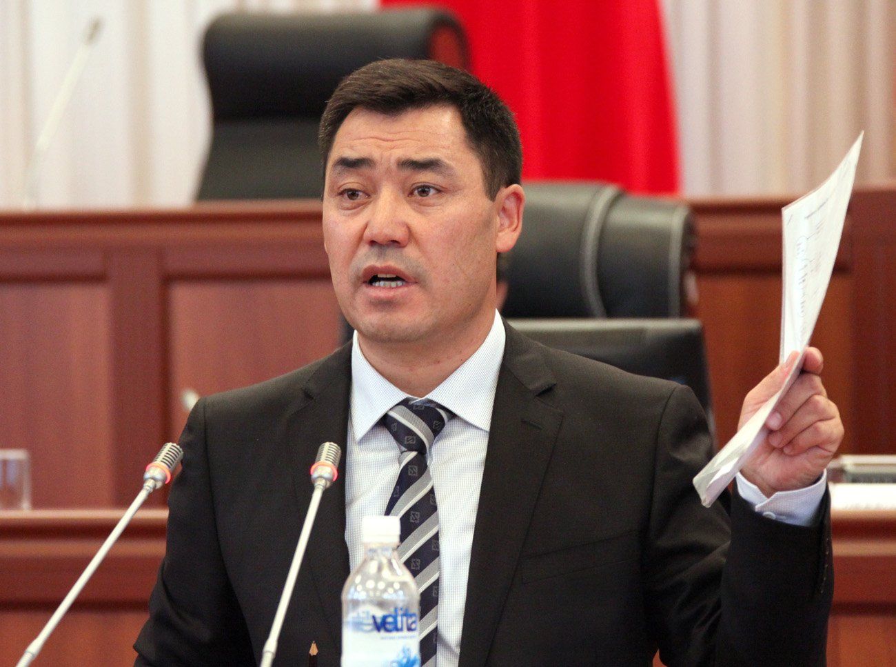Жапаров прокомментировал отказ Жээнбекова покинуть пост президента
