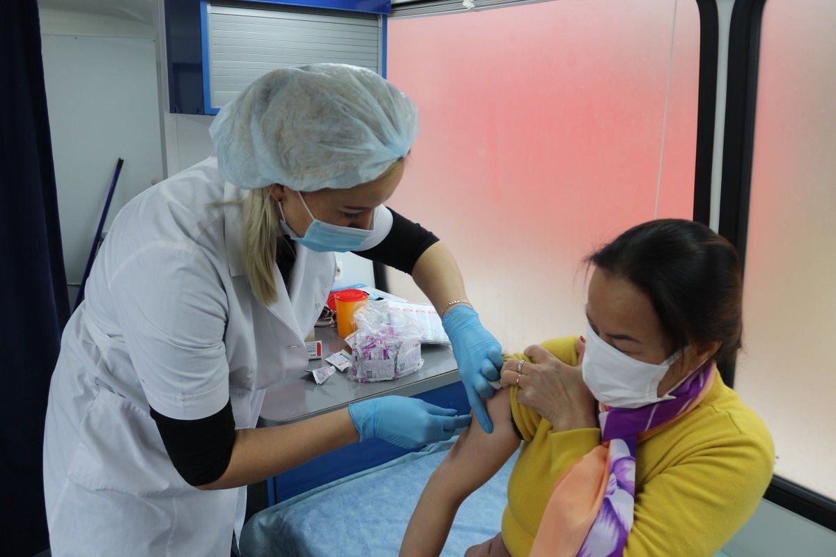 Минздрав Казахстана раскрыл, будет ли вакцинация от COVID обязательной