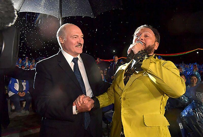 «Давайте попоем вместе»: Стас Михайлов обратился к Лукашенко на концерте в Беларуси