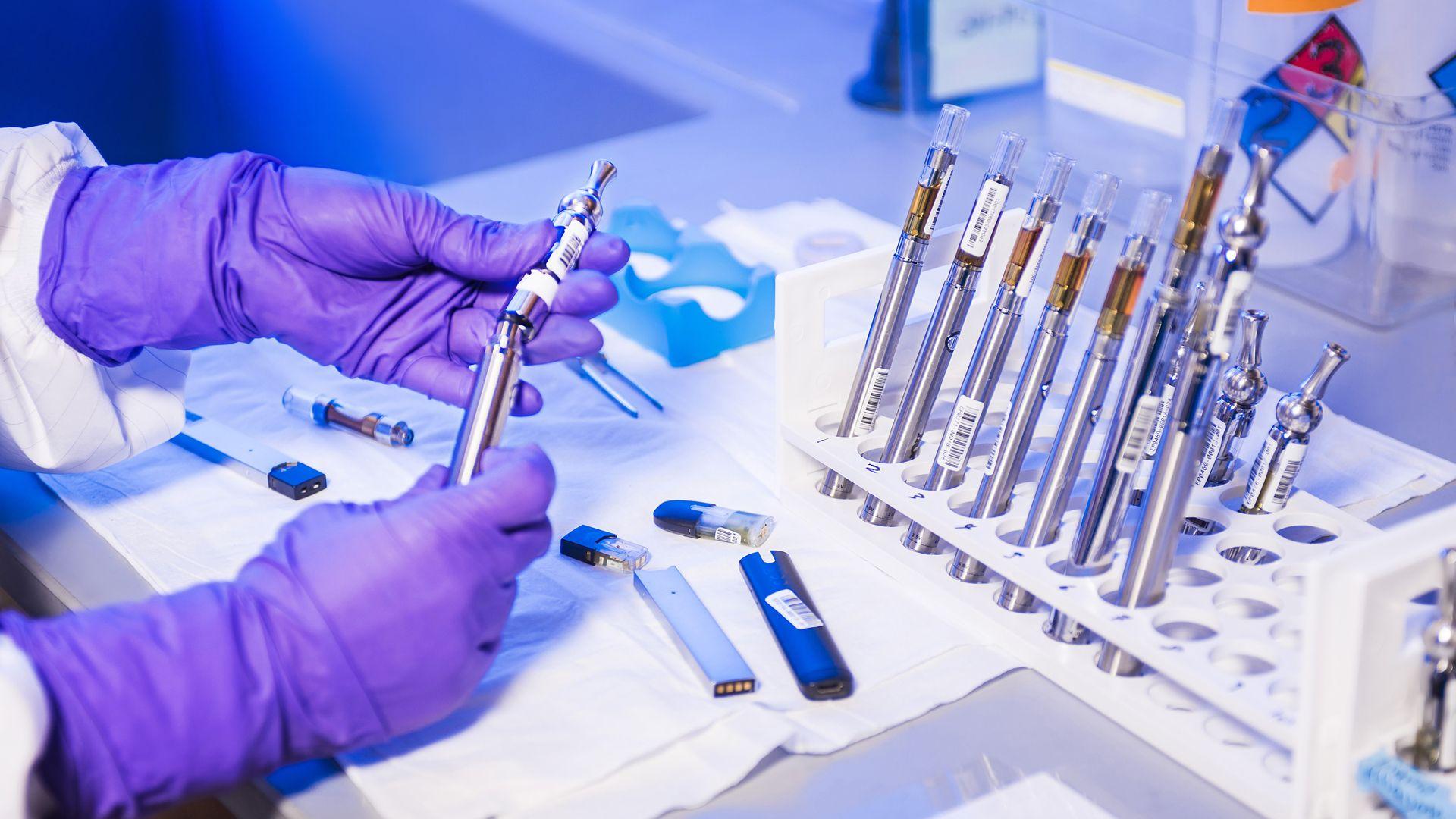 Беларусь анонсировала начало испытаний российской вакцины от коронавируса