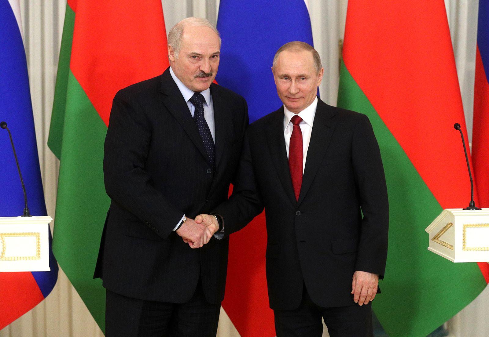 Лукашенко и Путин обсудили выполнение петербургских соглашений