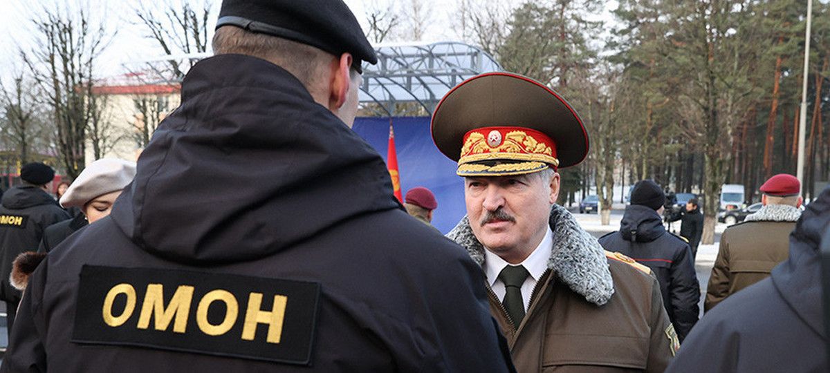 Лукашенко стал «полноценным бойцом ОМОНа»