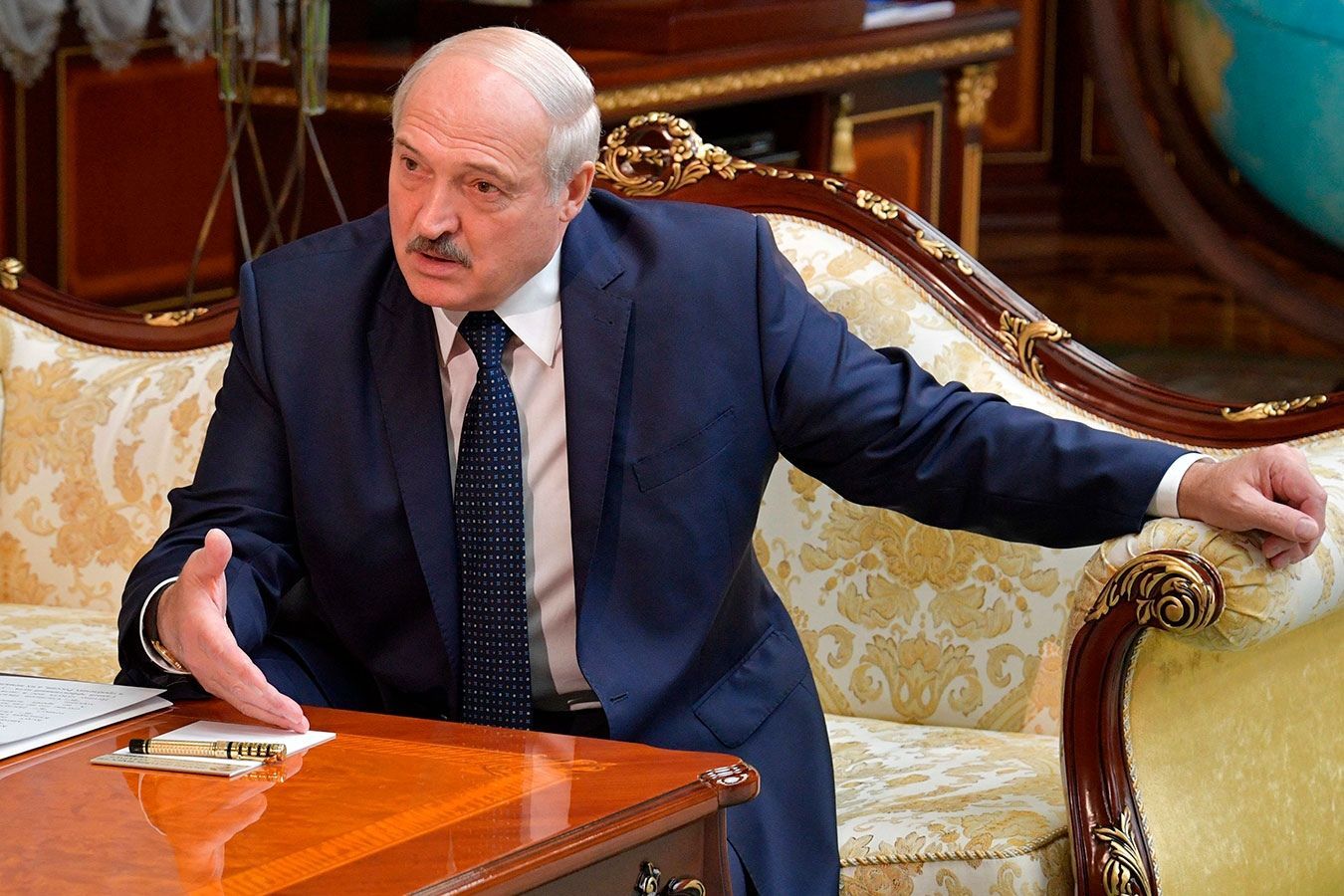 Лукашенко объяснил, почему Украина затягивает переговоры с Россией