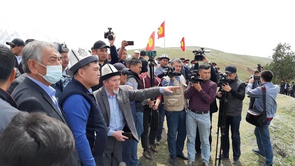 Жители Кыргызстана устроили протест из-за передачи земель Узбекистану