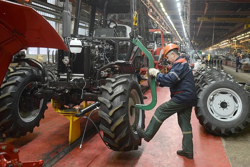 В Челябинской области хотят выпускать белорусские тракторы