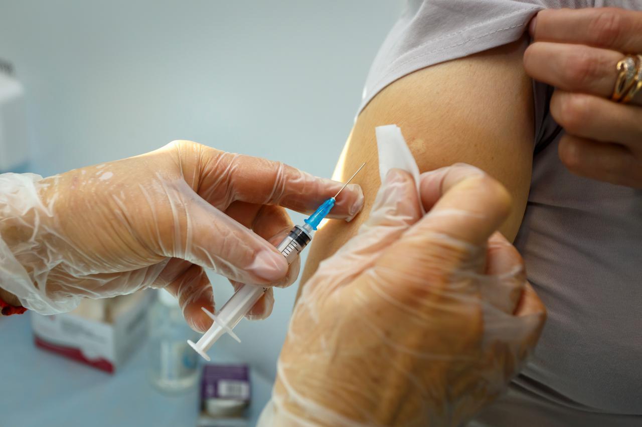 В Беларуси оценили состояние добровольцев, привитых вакциной «Спутник V»