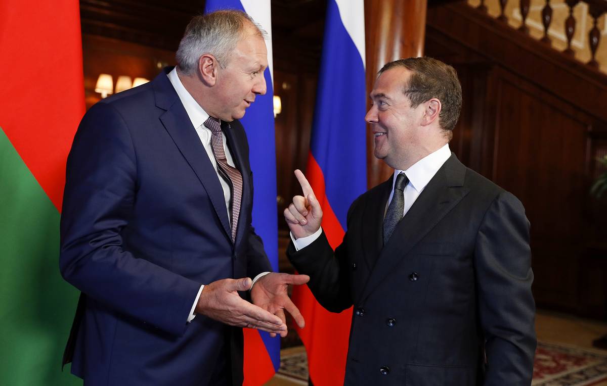 Медведев назвал принятие единой валюты условием дополнительной поддержки Беларуси