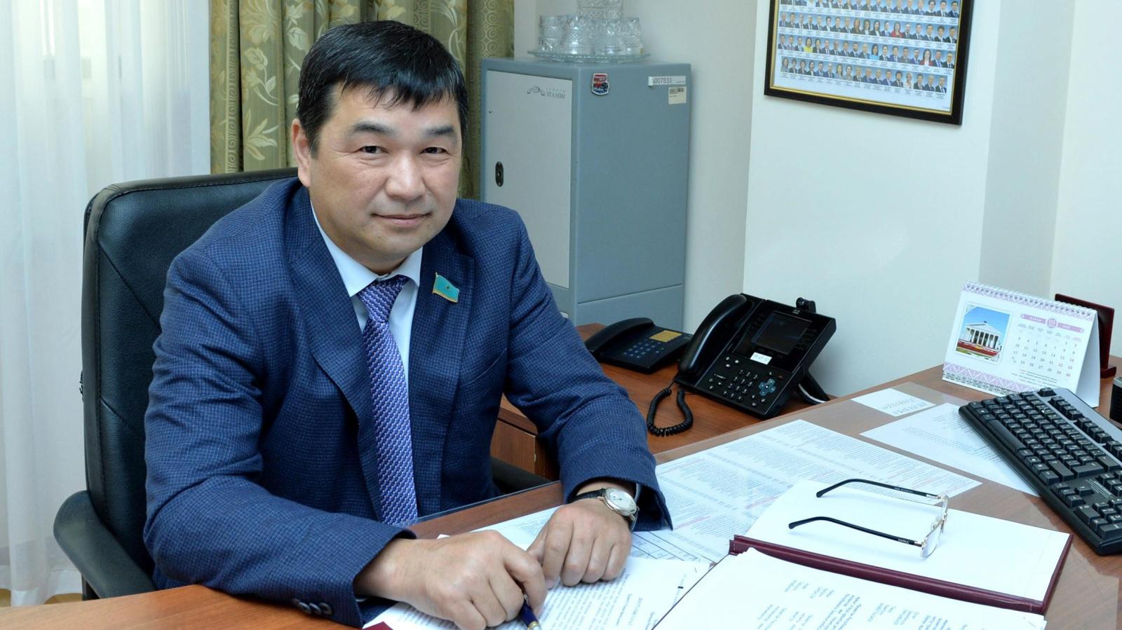 В Казахстане депутата исключили из партии за поддержку СВО