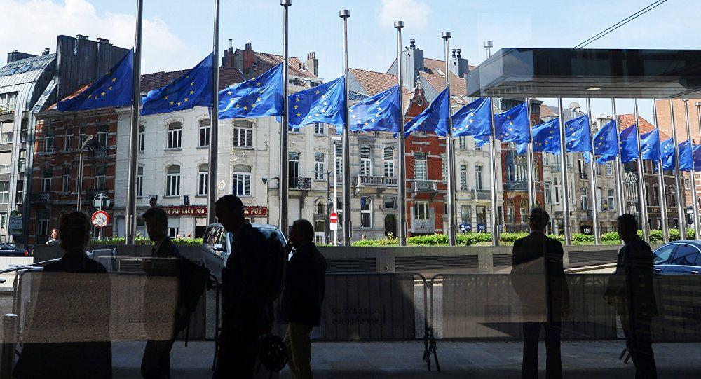 Избавимся как от «мешков с песком». Брюссель переходит к угрозам восточным членам ЕС
