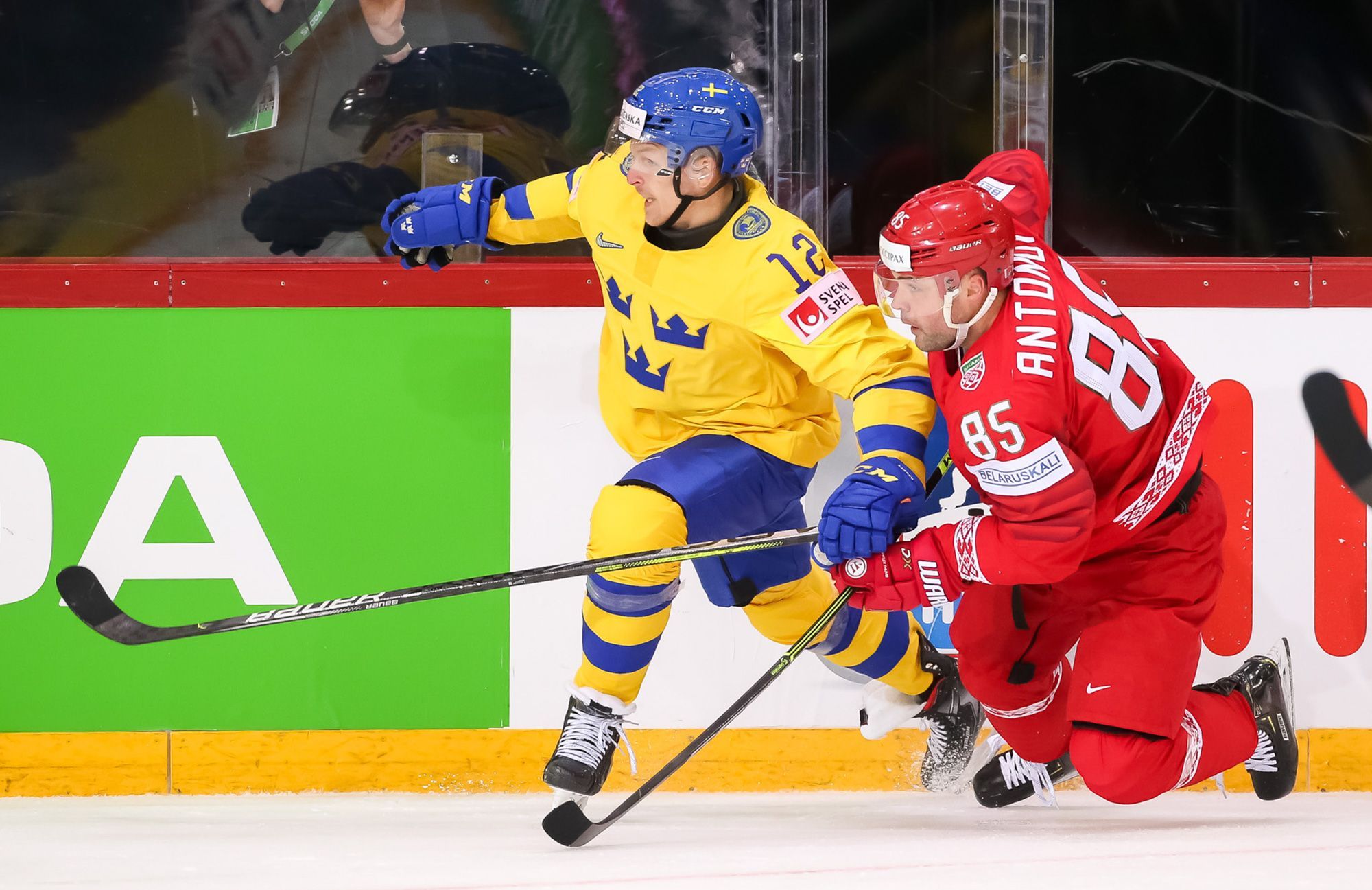 Успех вопреки политике: как белорусы обыграли шведов на Чемпионате Мира по хоккею