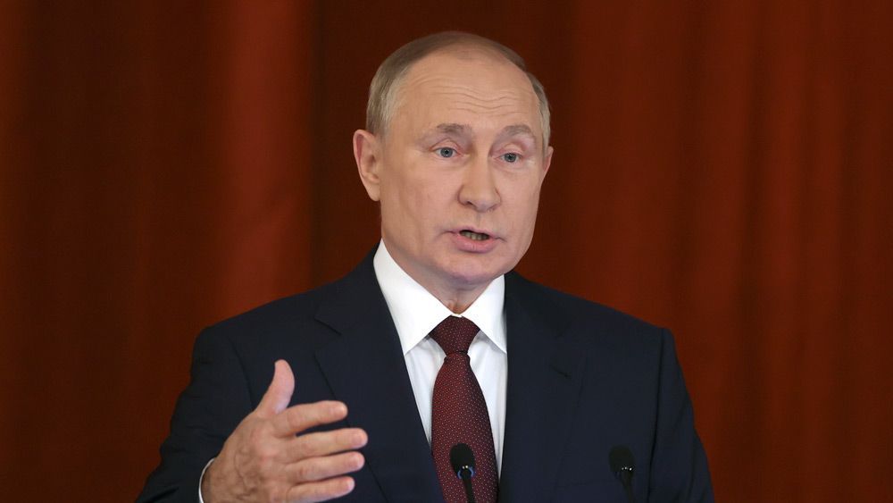 Путин: Россия призывает к диалогу между властями и оппозицией Беларуси
