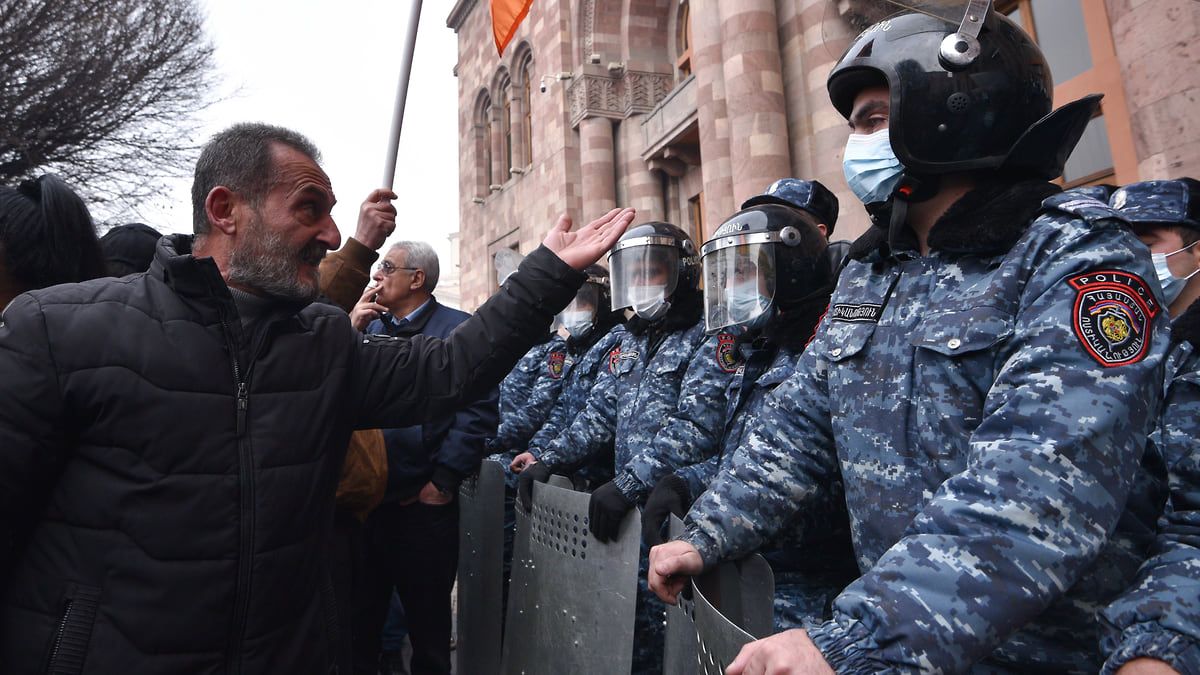 Оппозиция Армении заявила, что «заставит» парламент отстранить Пашиняна