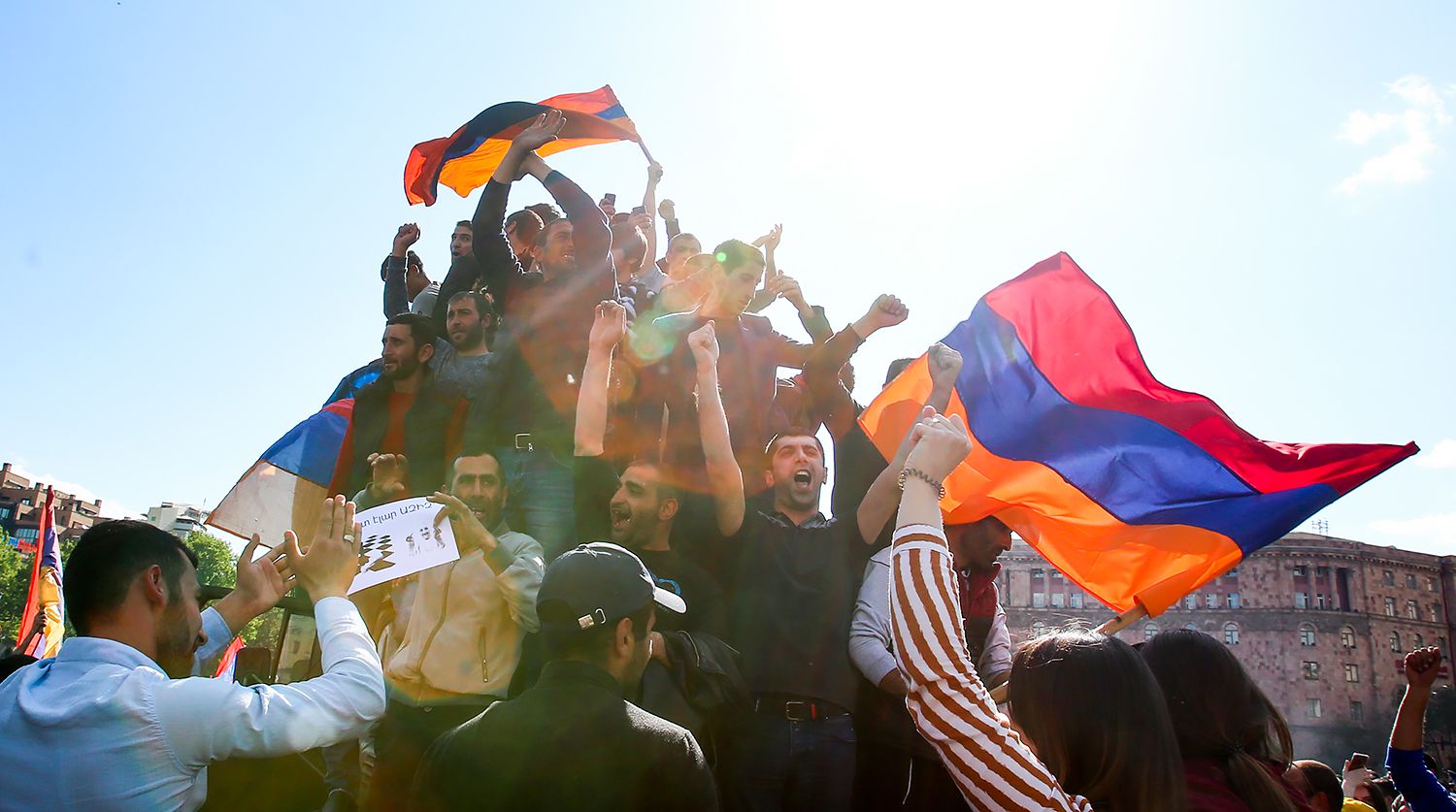 «Игра на удержание». Удастся ли армянской оппозиции потеснить Пашиняна