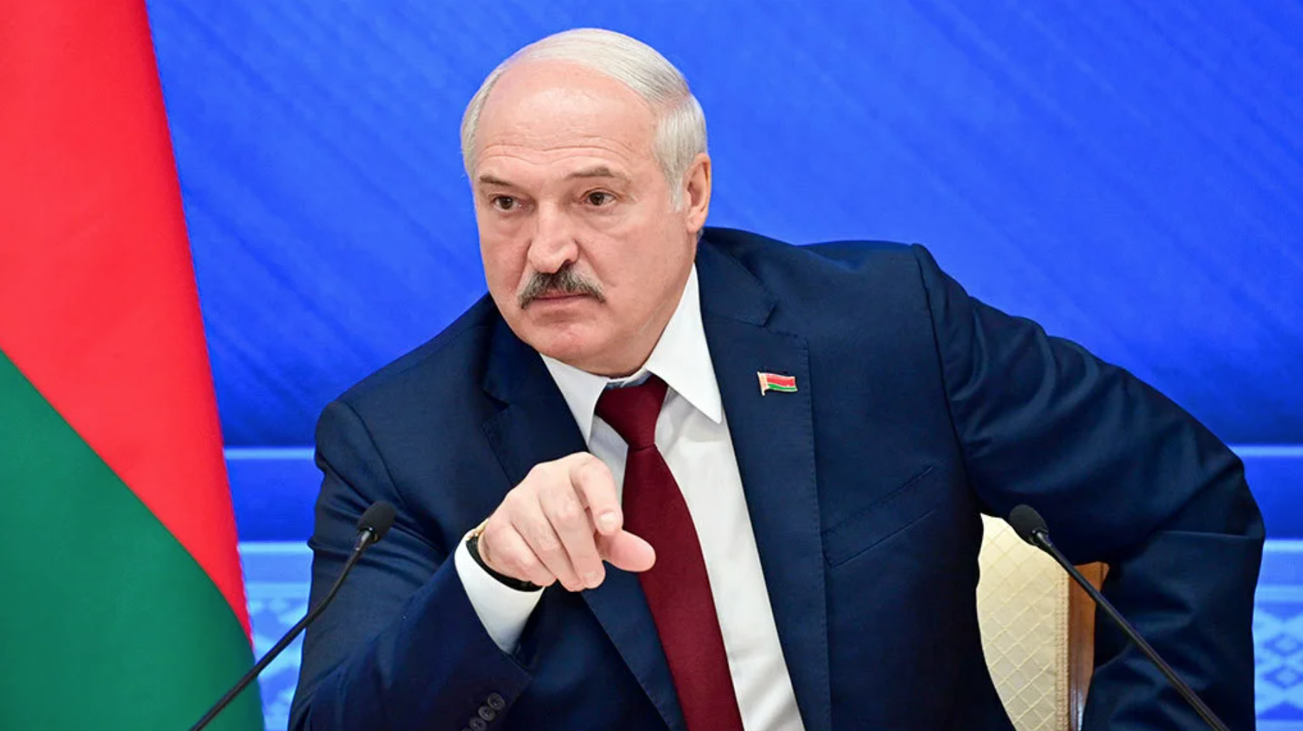 Лукашенко: В случае принятия новой Конституции нужно будет перестроить страну