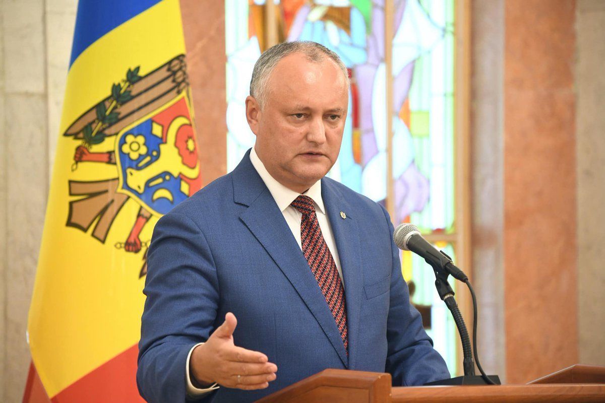 Додон предложил Санду обсудить досрочные выборы в Молдове