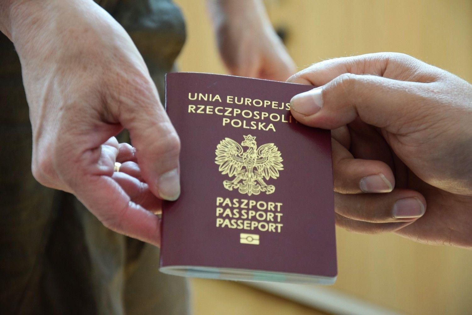 Белорусы стали в 2 раза активнее получать польское гражданство