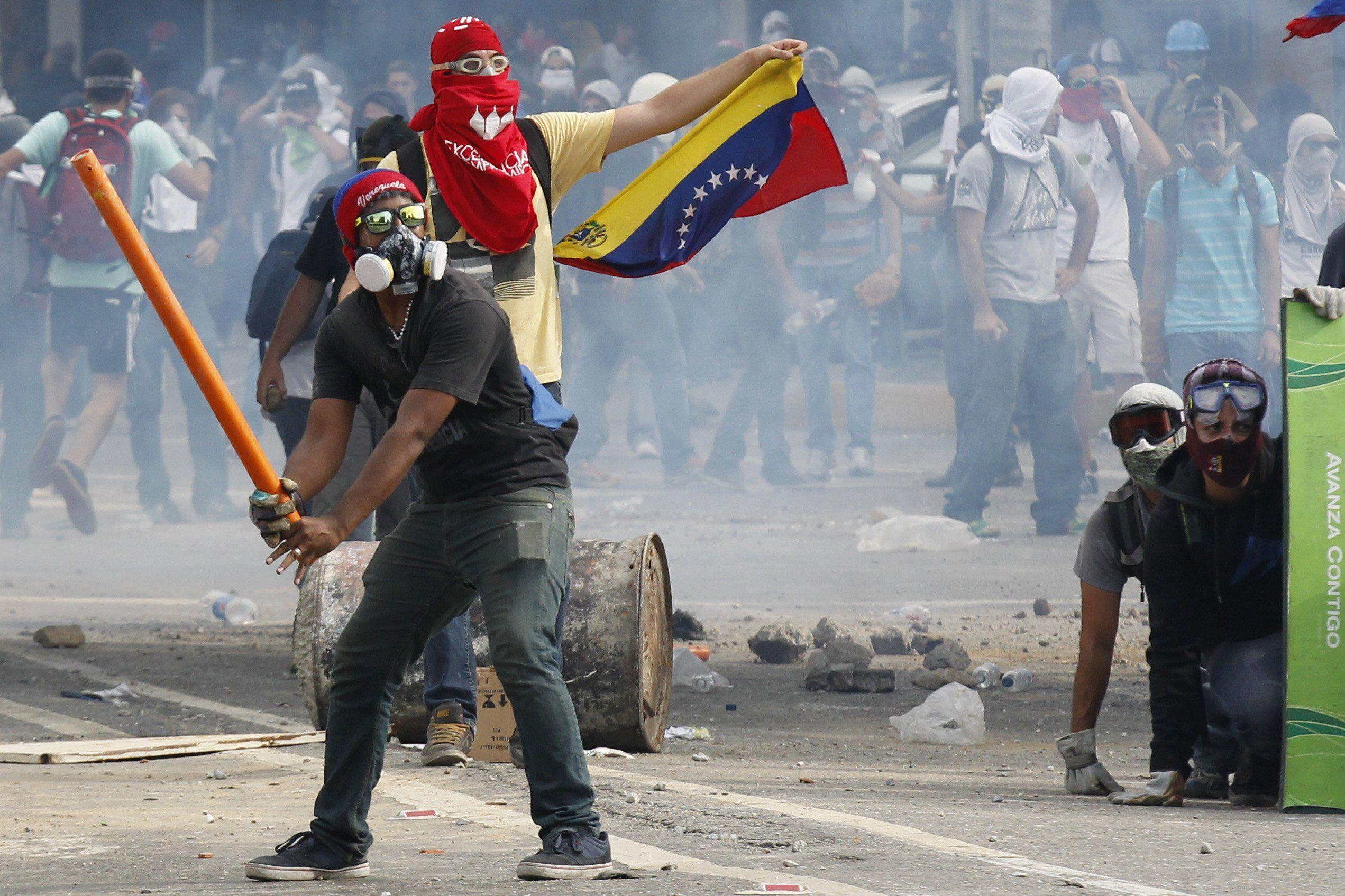США работает над сменой власти в Венесуэле – Помпео