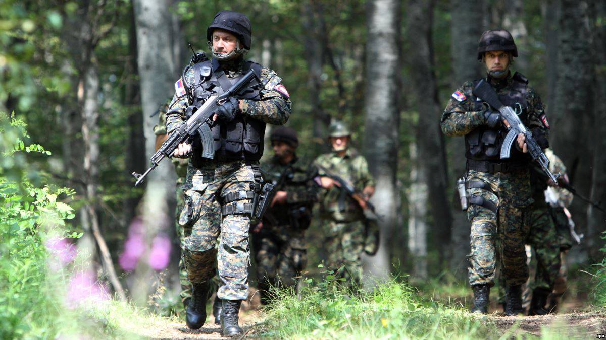 Вучич привел армию Сербии в боевую готовность из-за ситуации в Косово