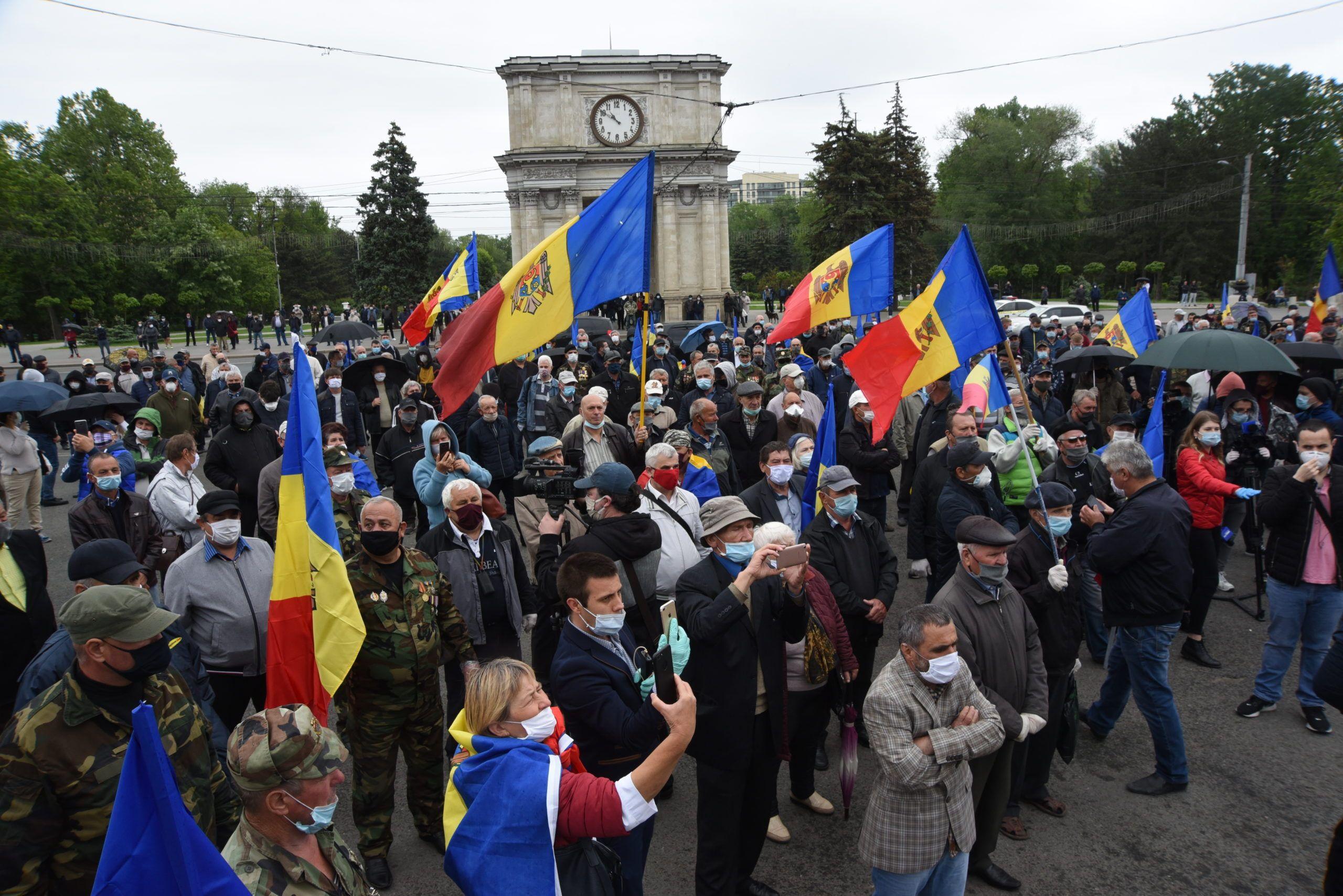 Парламент Молдовы рассмотрит вотум недоверия правительству